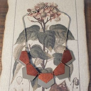 Wood and golden necklace